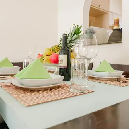 Dom wakacyjny Queens Gardens 2 Bedroom Townhouse In