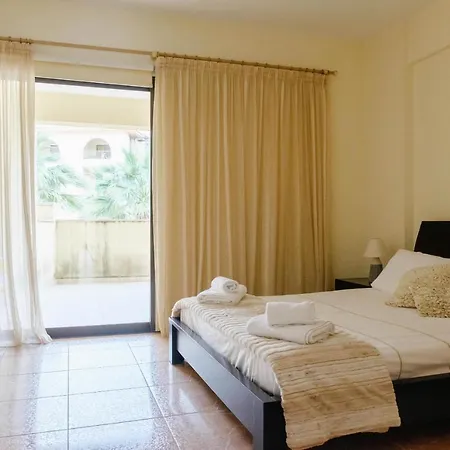Queens Gardens 2 Bedroom Townhouse In *