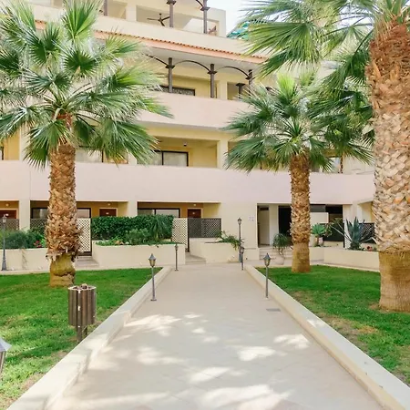 Dom wakacyjny Queens Gardens 2 Bedroom Townhouse In Pafos