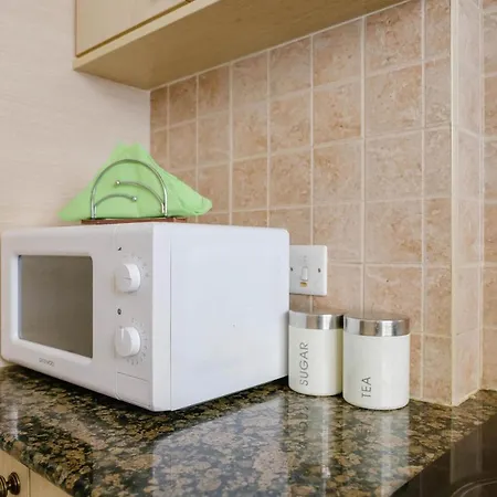 Queens Gardens 2 Bedroom Townhouse In