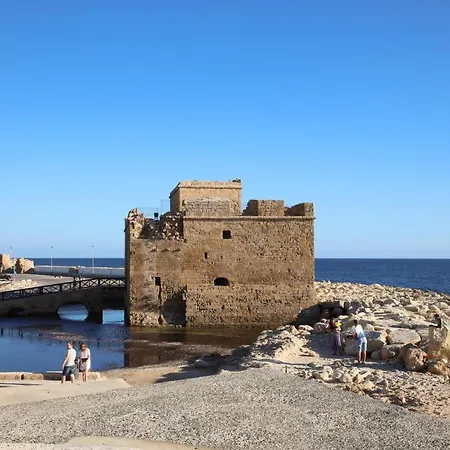 Queens Gardens 2 Bedroom Townhouse In * Pafos