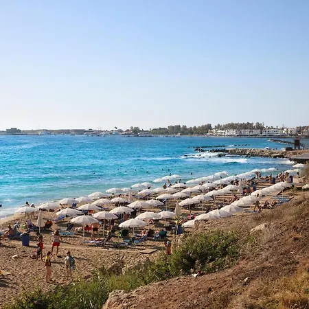Dom wakacyjny Queens Gardens 2 Bedroom Townhouse In Pafos