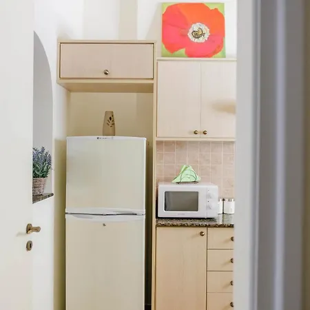 Queens Gardens 2 Bedroom Townhouse In Paphos